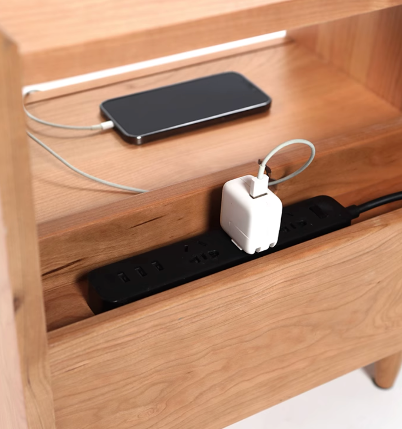 Devin Bedside Table, Solid Wood｜ DC Concept