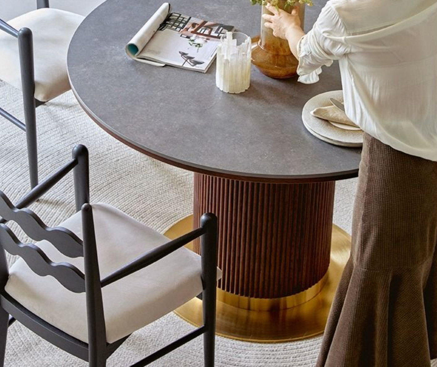 Bek Round Dining Table, Brown｜ DC Concept