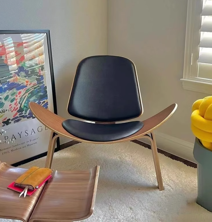 Hans Wegner CH07 Shell Chair, Black & Walnut – DC Concept
